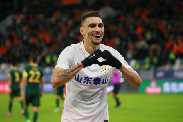 8868体育官网-泰山不怕火炼搏出平局 功臣感慨“主场”氛围送球衣